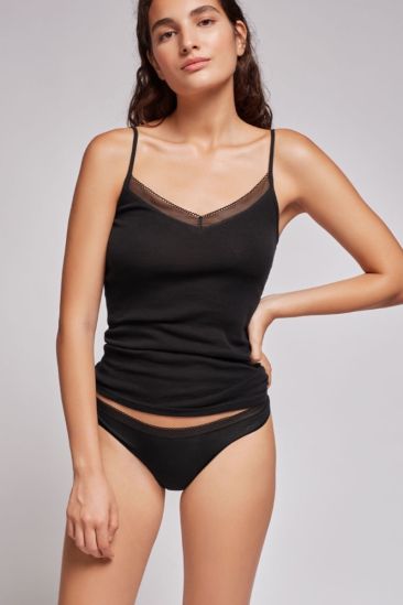 Orgaanilisest modaalist õlapaeltega top Undies